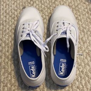 NWB White canvas keds